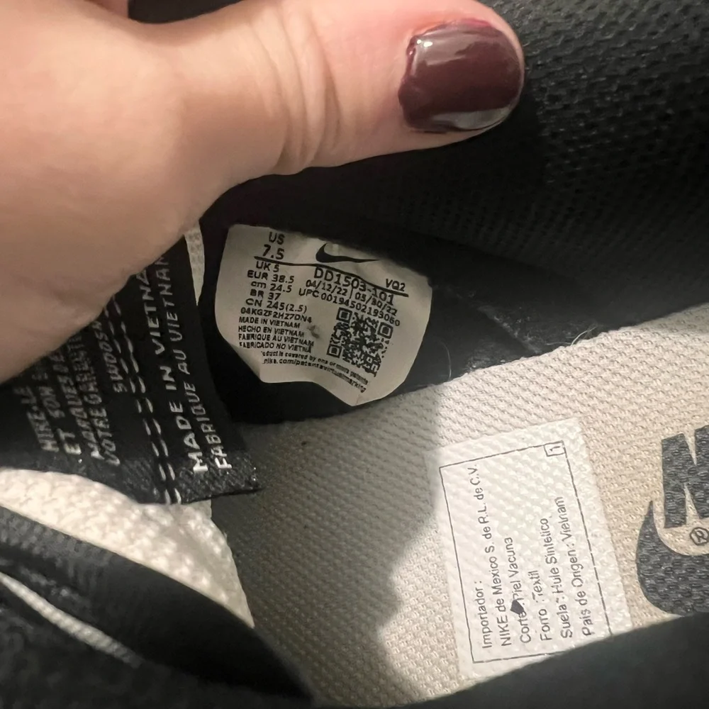 Nike women’s low dunk retro style “Pandas” - Picture 6 of 7